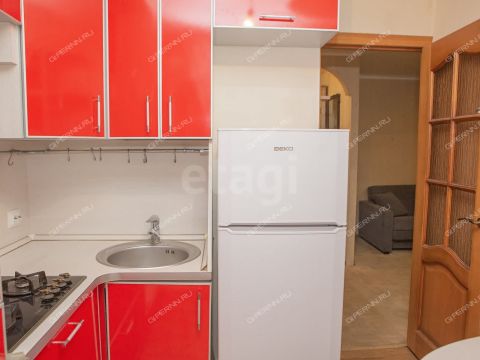 1-komnatnaya-ul-surikova-d-10 фото