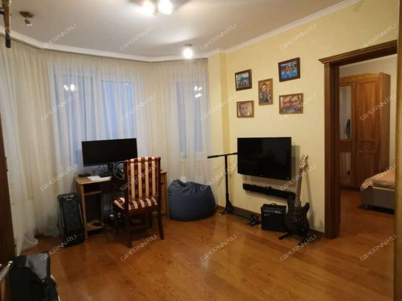 четырёхкомнатная квартира на улице Янки Купалы дом 38