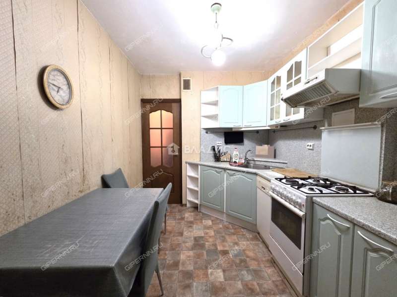 трёхкомнатная квартира на улице Верхнепечёрская дом 9