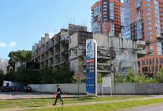 Забытые стройки Нижнего Новгорода. Почему они так и не стали ТЦ и парковками?