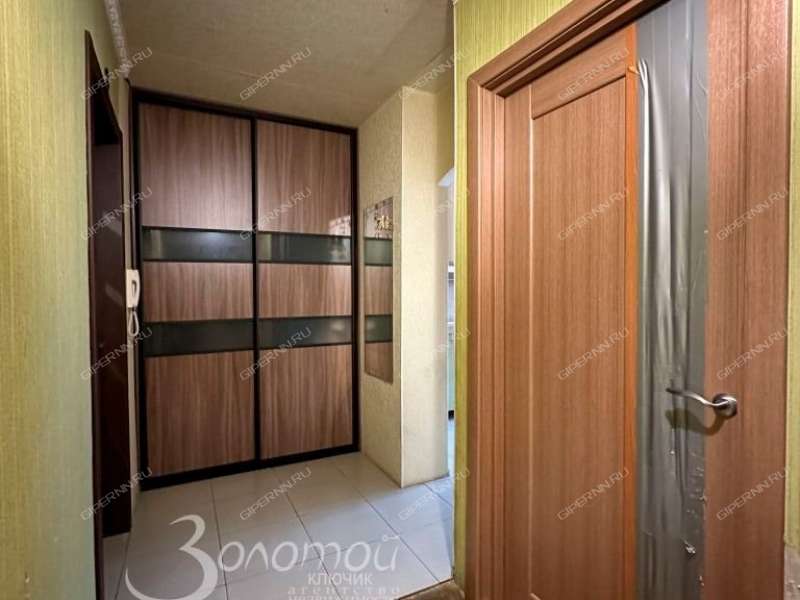 трёхкомнатная квартира на улице Строкина дом 9