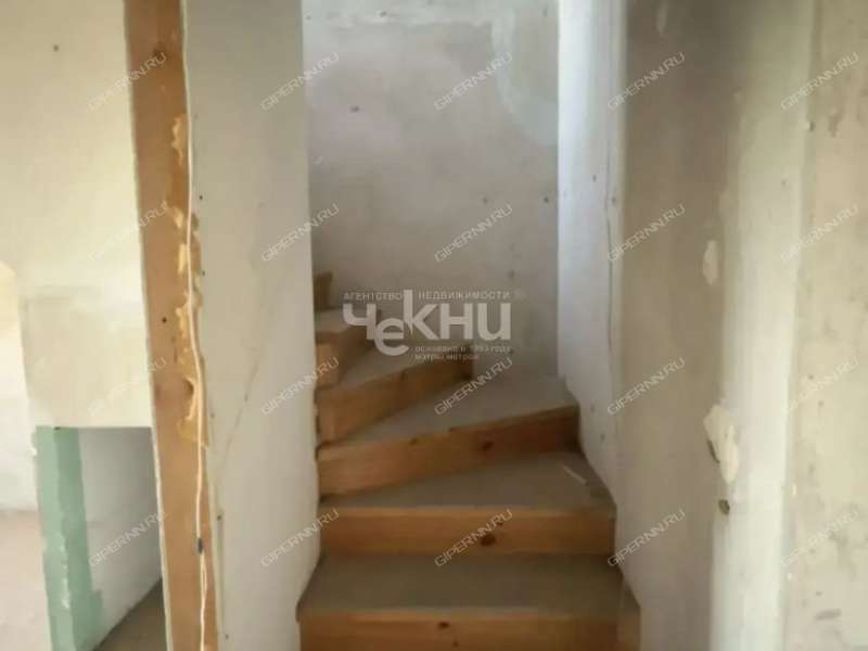 пятикомнатная квартира на улице Родионова дом 180. к.1