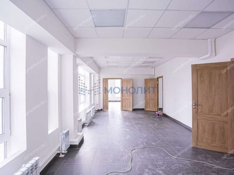 здание под недвижимость под медицинские учреждения, недвижимость под образовательные учреждения на улице Родионова