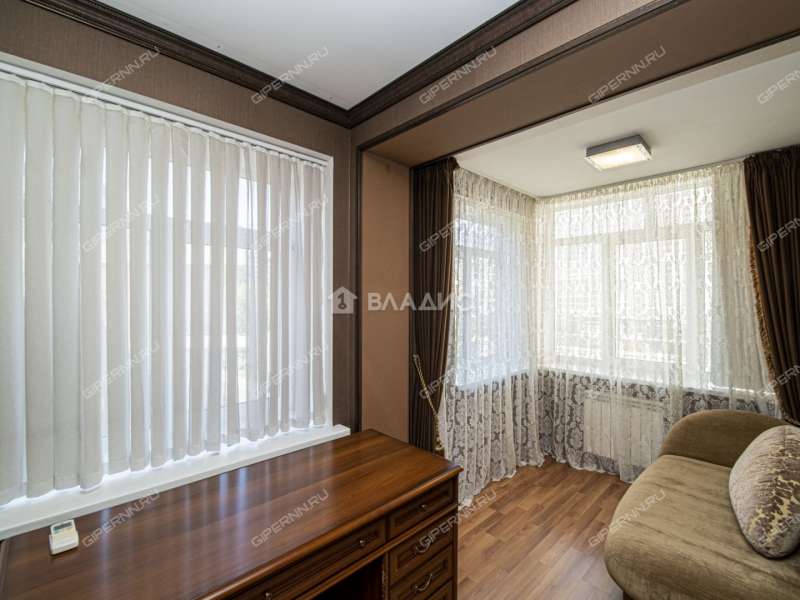 четырёхкомнатная квартира на улице Максима Горького дом 50