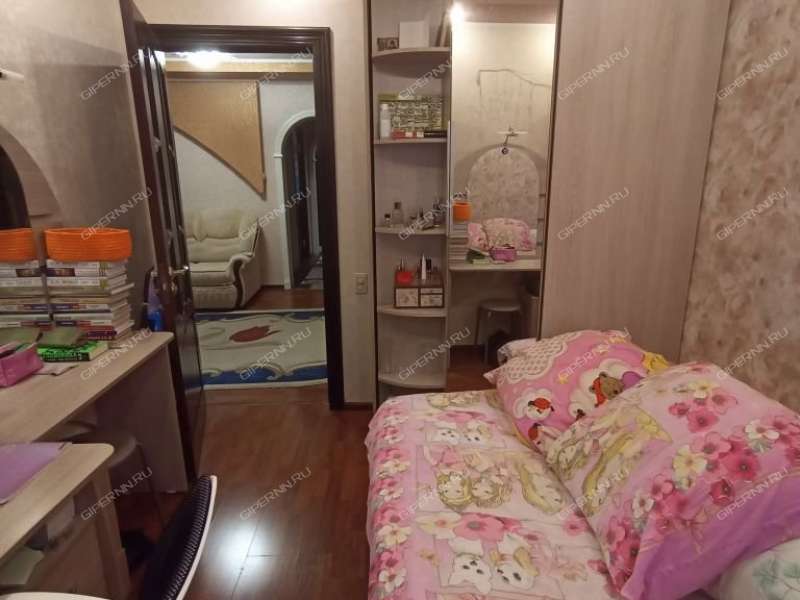 четырёхкомнатная квартира на улице Бурденко дом 19