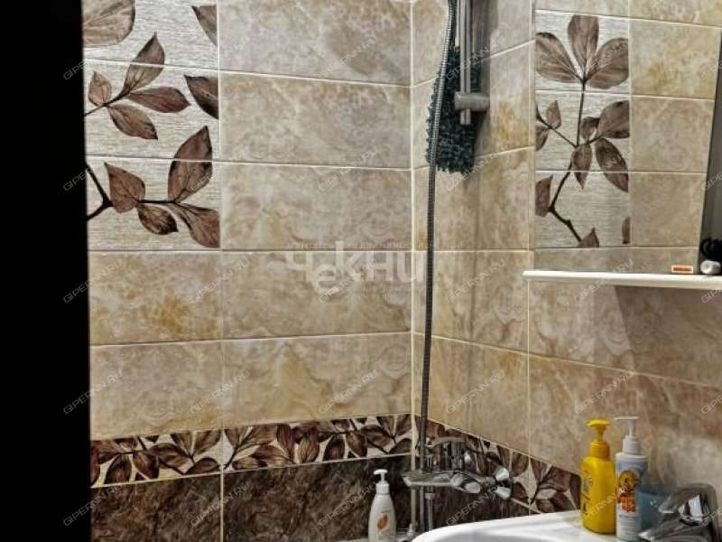 трёхкомнатная квартира на улице Карла Маркса дом 18