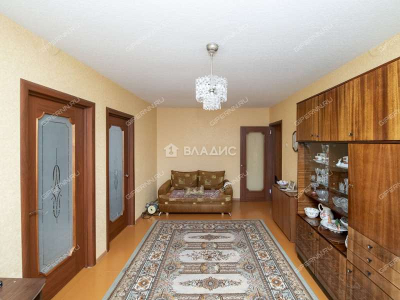 трёхкомнатная квартира на улице Островского дом 1