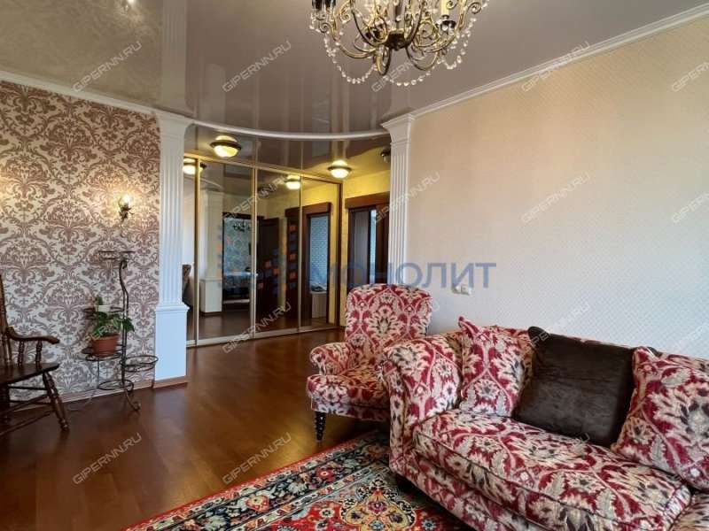 трёхкомнатная квартира на Волжской набережной дом 21