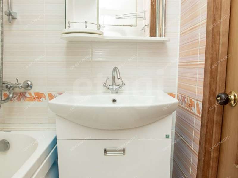 трёхкомнатная квартира на Днепропетровской улице дом 16