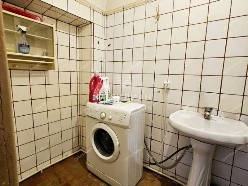 четырёхкомнатная квартира на улице Литвинова дом 40