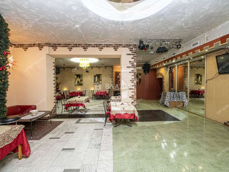 здание под офис, торговую площадь на улице Баранова