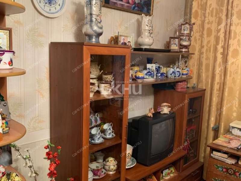 трёхкомнатная квартира на улице Красных Зорь дом 23