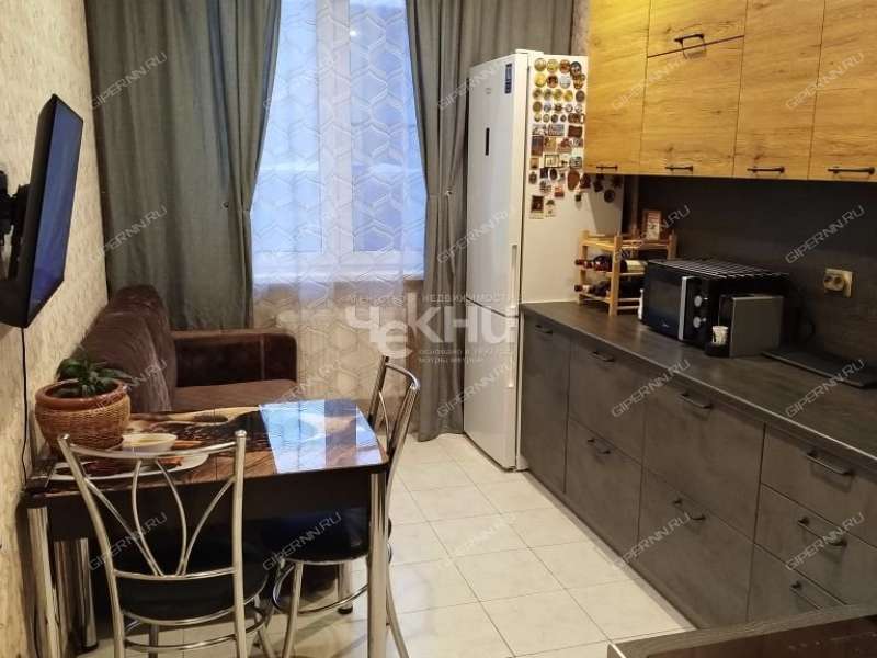 однокомнатная квартира на улице Июльских Дней дом 1  к2